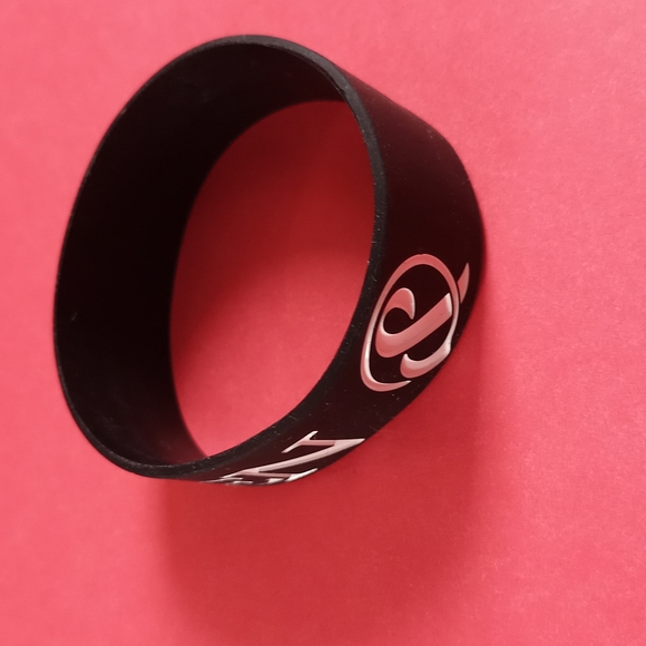 Of Mice & Men Rock Bands Bracelet NWOT - Picture 3 of 4